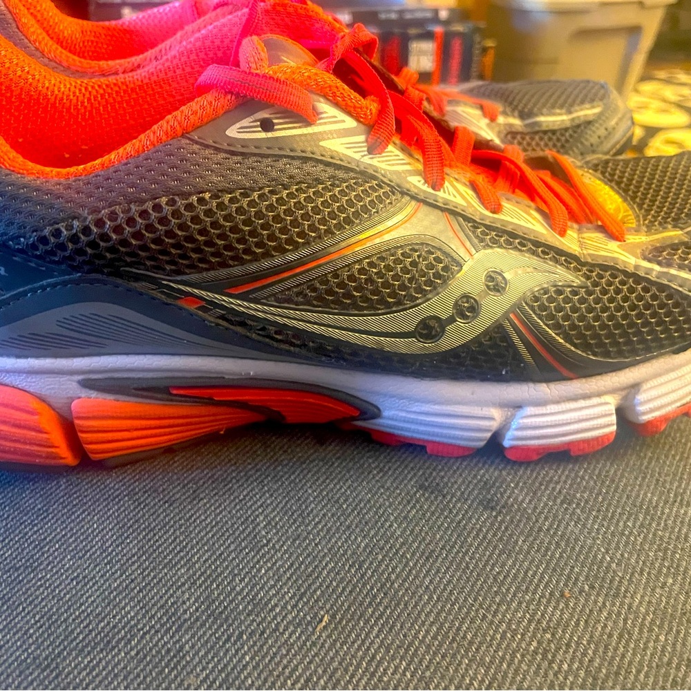 Women’s size 10 saucony running shoes